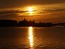 Kalmarský zámek a vycházející slunce