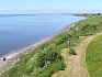 Na severní straně v dálce za branou je vidět i most spojující přes úžinu Öresund švédské Malmö a dánskou Kodaň.