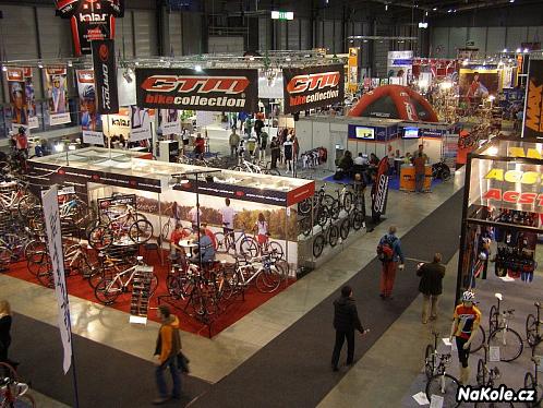 Bike Brno v listopadu 2009 obsadil tři výstavní haly brněnského výstaviště.