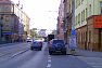 V Praze obvyklá volba: Chodník, mezera mezi kolonou a parkujícími, nebo tramvajový pás? Na A23 v Křesomyslově ulici řeší tento problém denně přes 300 cyklistů.