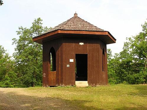 Královská stolice, dřevěný altán uprostřed bývalé knížecí obory