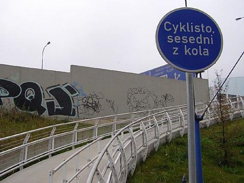 Reakce starosty MČ Praha 5 na podněty občanů, aby řešení lávky přes ulici K Barrandovu počítalo také s cyklisty.