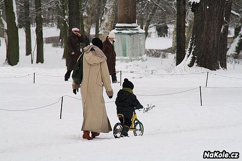 Tomu se říká závislost. Dorost nechce z kola slézt ani v závějích sněhu.