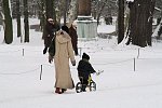 Tomu se říká závislost. Dorost nechce z kola slézt ani v závějích sněhu. (Květoslav Syrový)