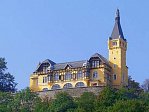 Hrádek Větruše slouží dnes jako restaurace, z jejíž terasy uvidíte jako na dlani město Ústí nad Labem. (Ústí nad Labem)