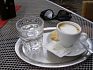 V oblibě kávy se tu nezapře italský vliv - nejčastěji jako maličké piccolo nebo s kapkou teplého zpěněného mléka jako macchiato.