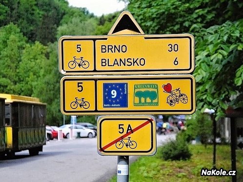 Značení trasy EuroVelo 9 na Jantarové stezce