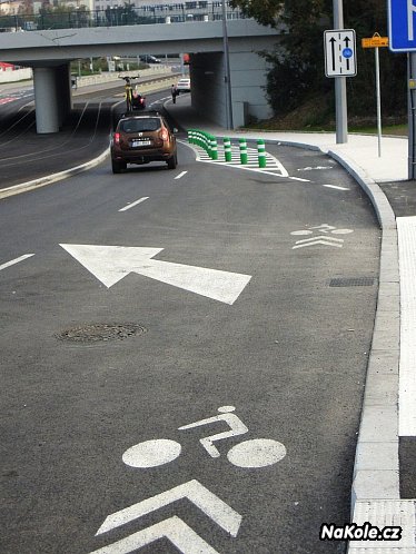 Přeměna chodníkové cyklostezky na koridor ve vozovce