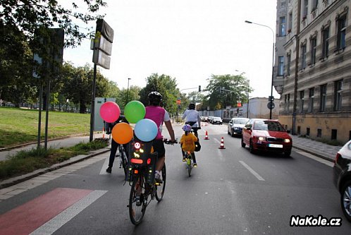 Uzavřený jízdní pruh motorovým vozidlům