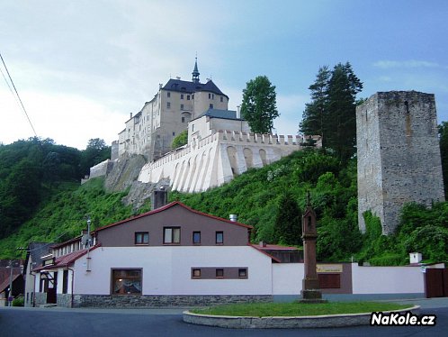 Hrad Český Šternberk z podhledu