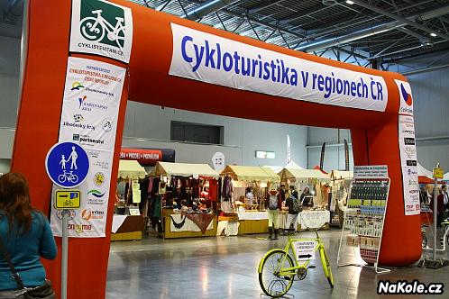 Bránu do cyklistické vesničky na veletrhu Regiontour v pavilonu P nikdo nepřehlédne