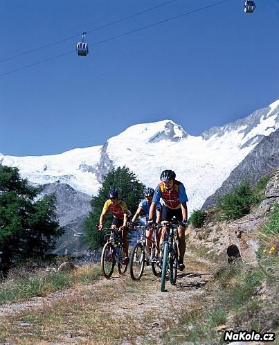 V údolí Saas je na 70 km značených singletrailů, mezi kterými si biker vybere.