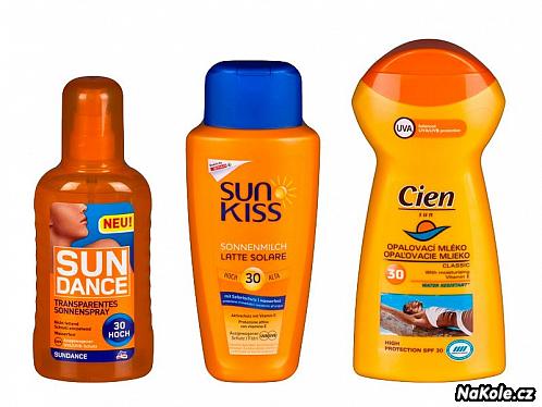 Kvalitu za dobrou cenu nabídne např. dm Sundance/Transparentes Sonnenspray, Interspar Sun Kiss/Sonnenmilch nebo Lidl Cien Classic.