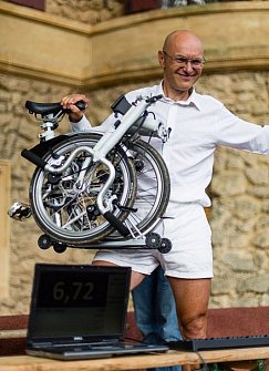 Rekord ve skládání kola Brompton