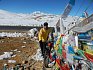 Výhled na vrchol osmitisícovky Shishapangma ze sedla Lalung