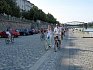 Pražská náplavka, která je cyklisticky nejvytíženější komunikací v Praze, takový počet kol ještě asi neviděla.
