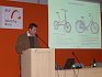 Martin Říha ze společnosti Citybikes na Bike konferenci názorně předvedl, čím se městská kola odlišují.