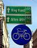 Na hlavních (páteřních) trasách je samozřejmostí kvalitní značení cyklistickými směrovkami.