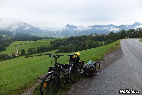 Pojedu tam dolů do kraje směrem na Ebbs a Kufstein (kolo stojí opačně).