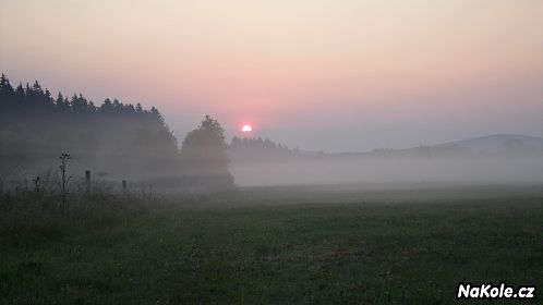 Ráno po noci pod širákem