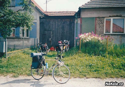 Hnědá Eska už přestavěná cestou do Rakouska