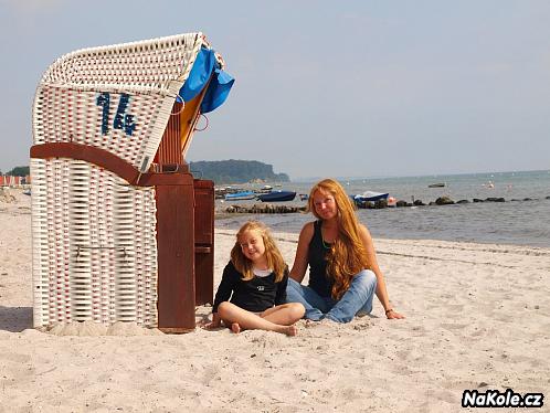 Ještě si užíváme moře v severním Německu. Holkám se líbí tyhle plážové koše, ale nemáme čas si je půjčit a vyzkoušet. Vždycky se čvachtáme jen dopoledne chvíli před odjezdem, než vyrazíme zase dál.