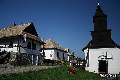Kostel ve skanzenu Hollókö